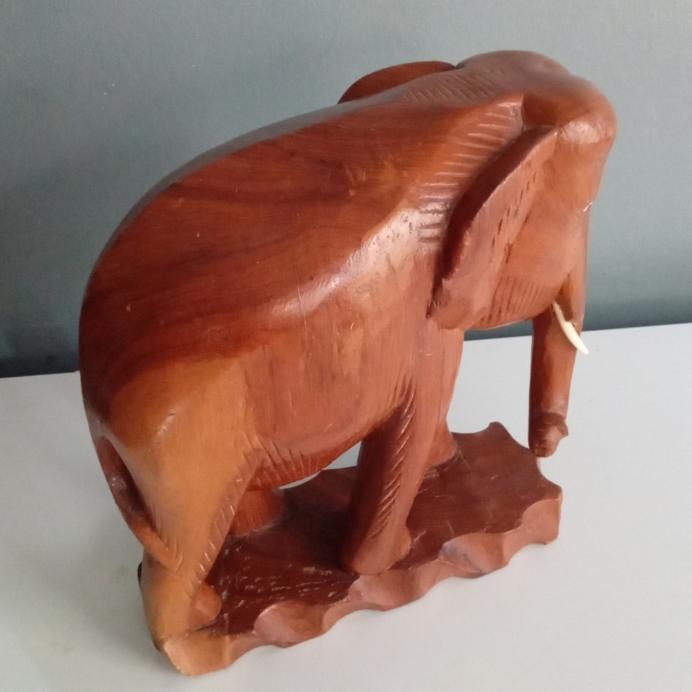 Hand Carved Wooden Elephant Figurine Tusk Accent Base‎